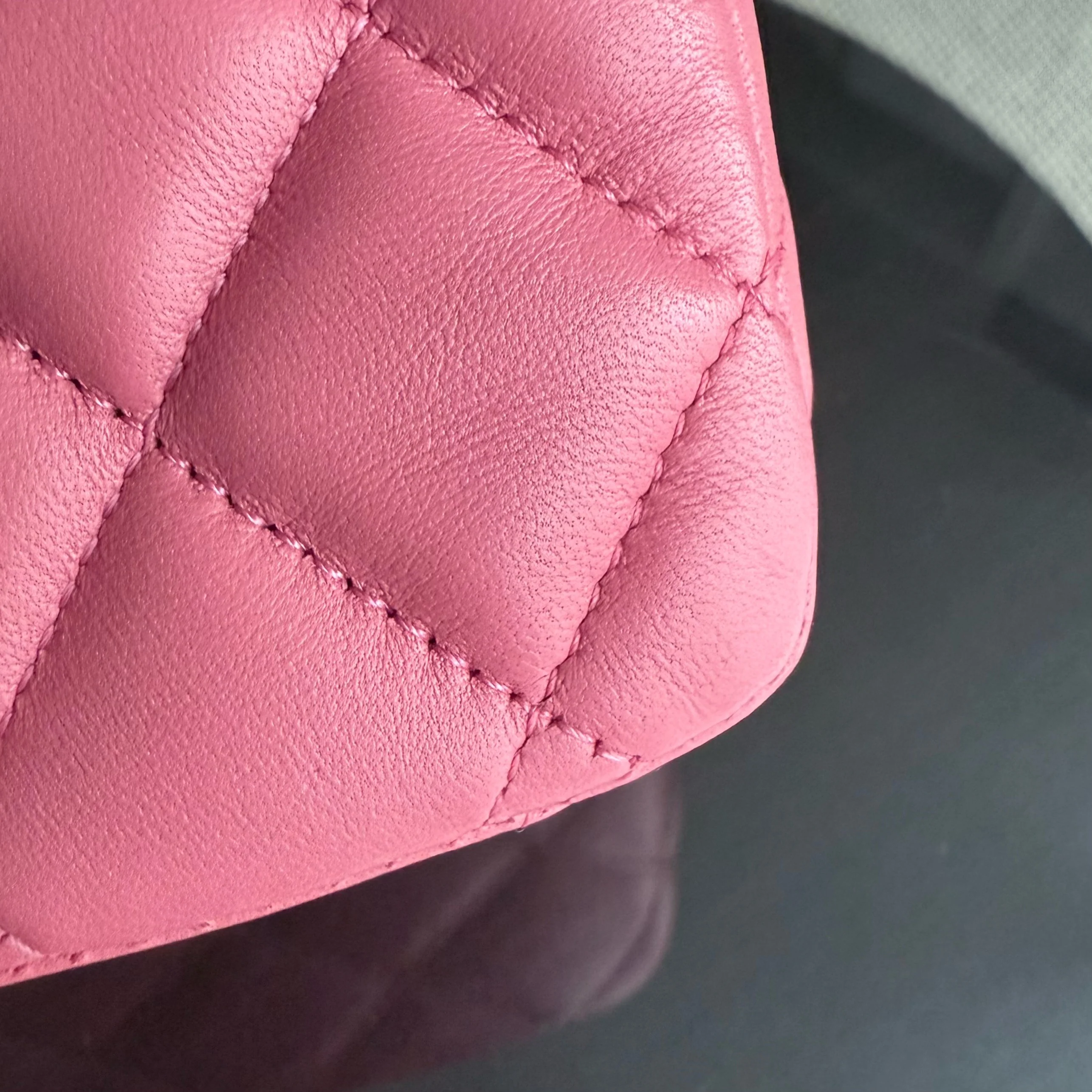 Chanel Classic Flap Medium - Special Valentine Edition 25CM Quilted Lambskin Pink Gold Hardware Series 19