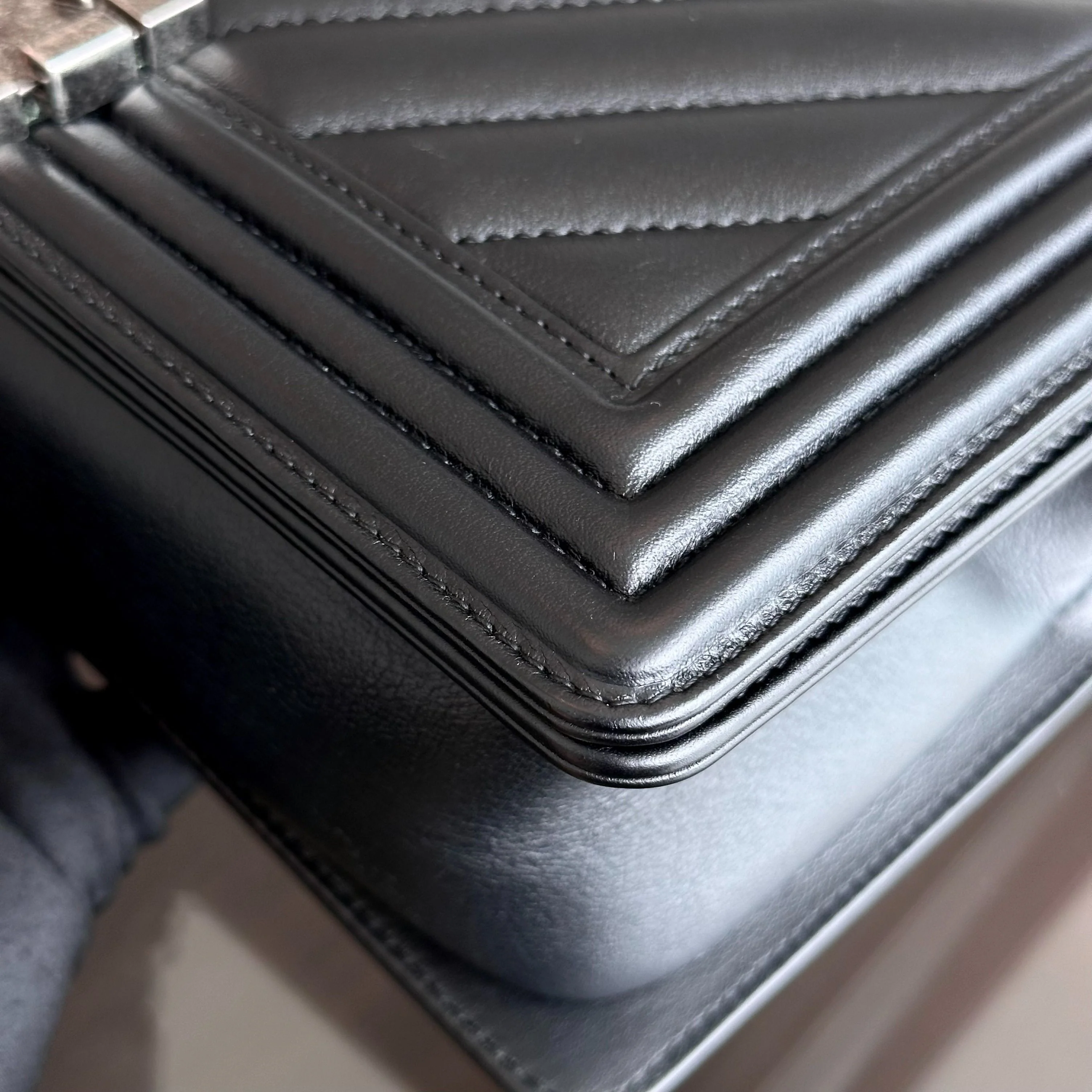 *Calfskin* Chanel Boy Old Medium 25CM Chevron Calfskin Leboy Black RSHW No 20 - Best Luxury Designers