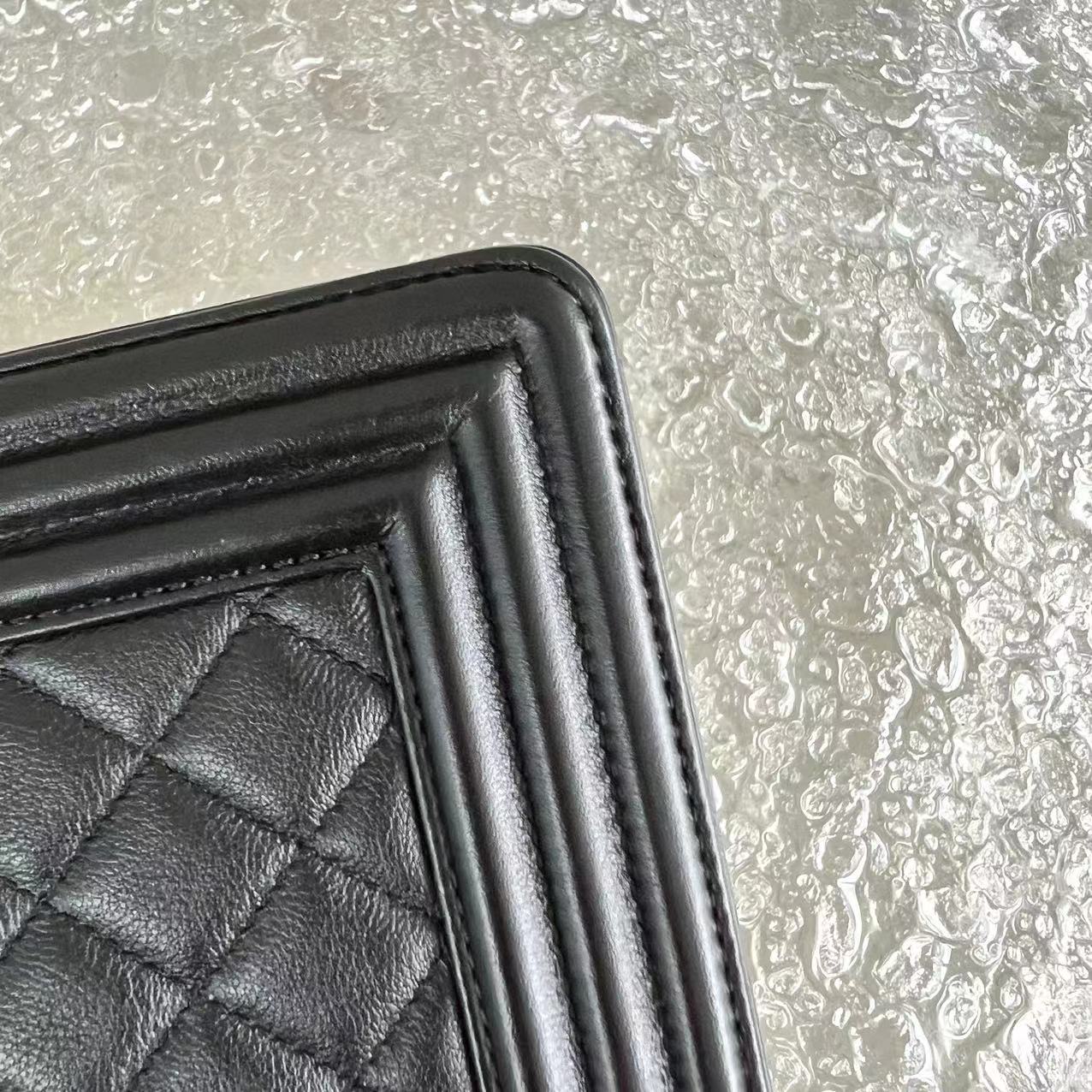 *Calfskin* Chanel Boy Old Medium 25CM Quilted Calfskin Black Leboy Golden Hardware Series 20 - Best Luxury Designers