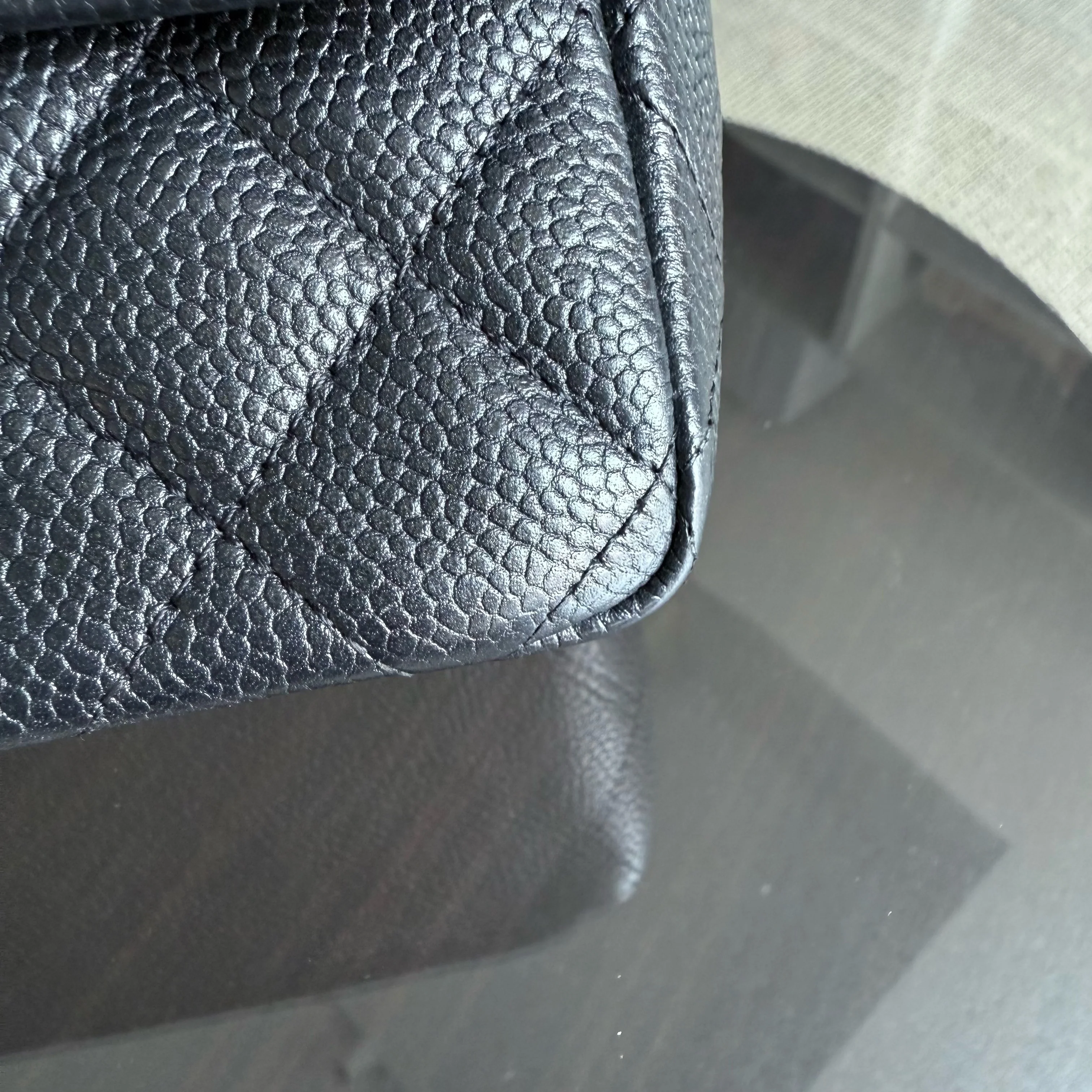 Chanel Classic Flap Mini - Caviar 20CM Quilted Grained Calfskin Black Gold Hardware Series 20