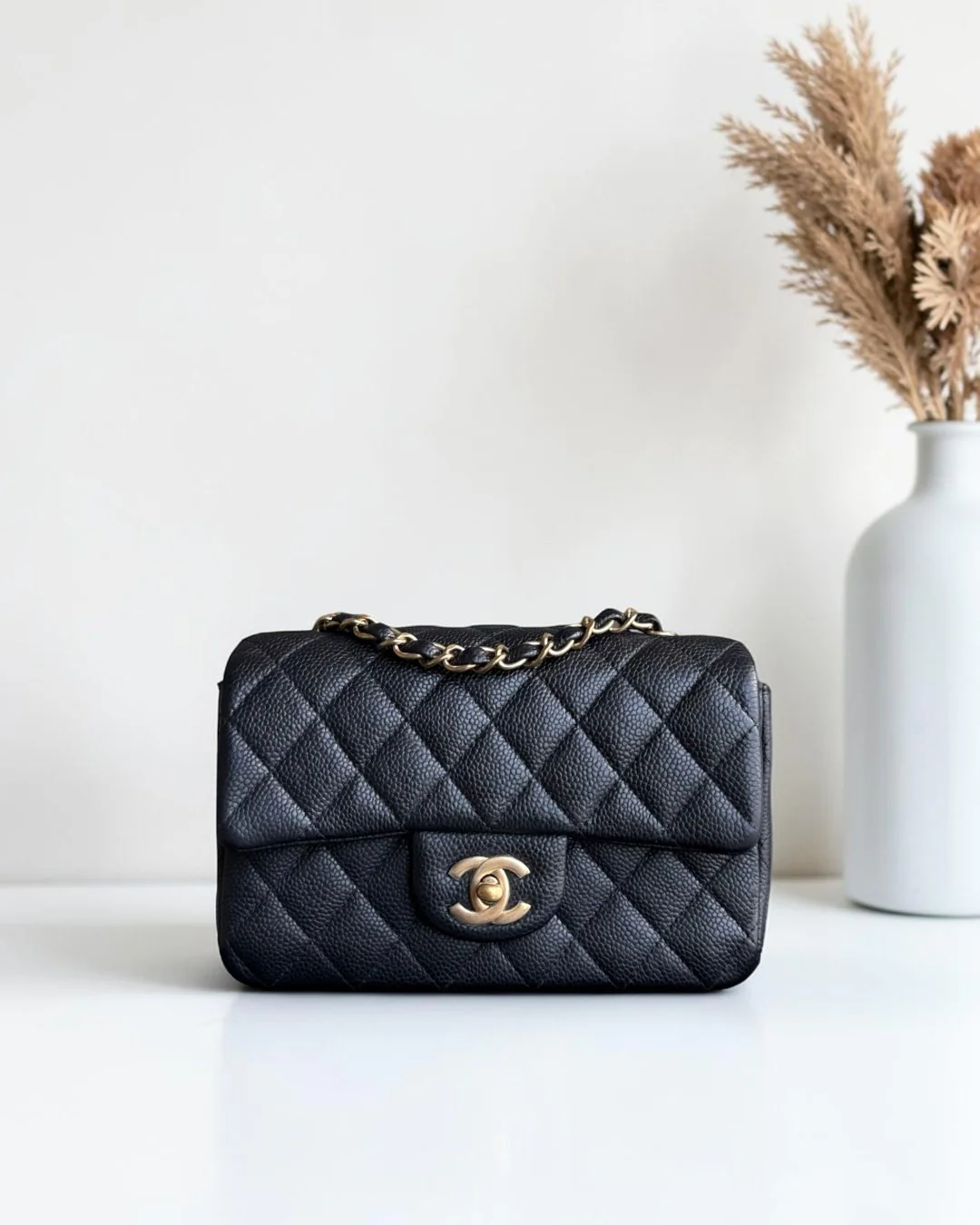 Chanel Classic Flap Mini - Caviar 20CM Quilted Black Gold Hardware Series 20