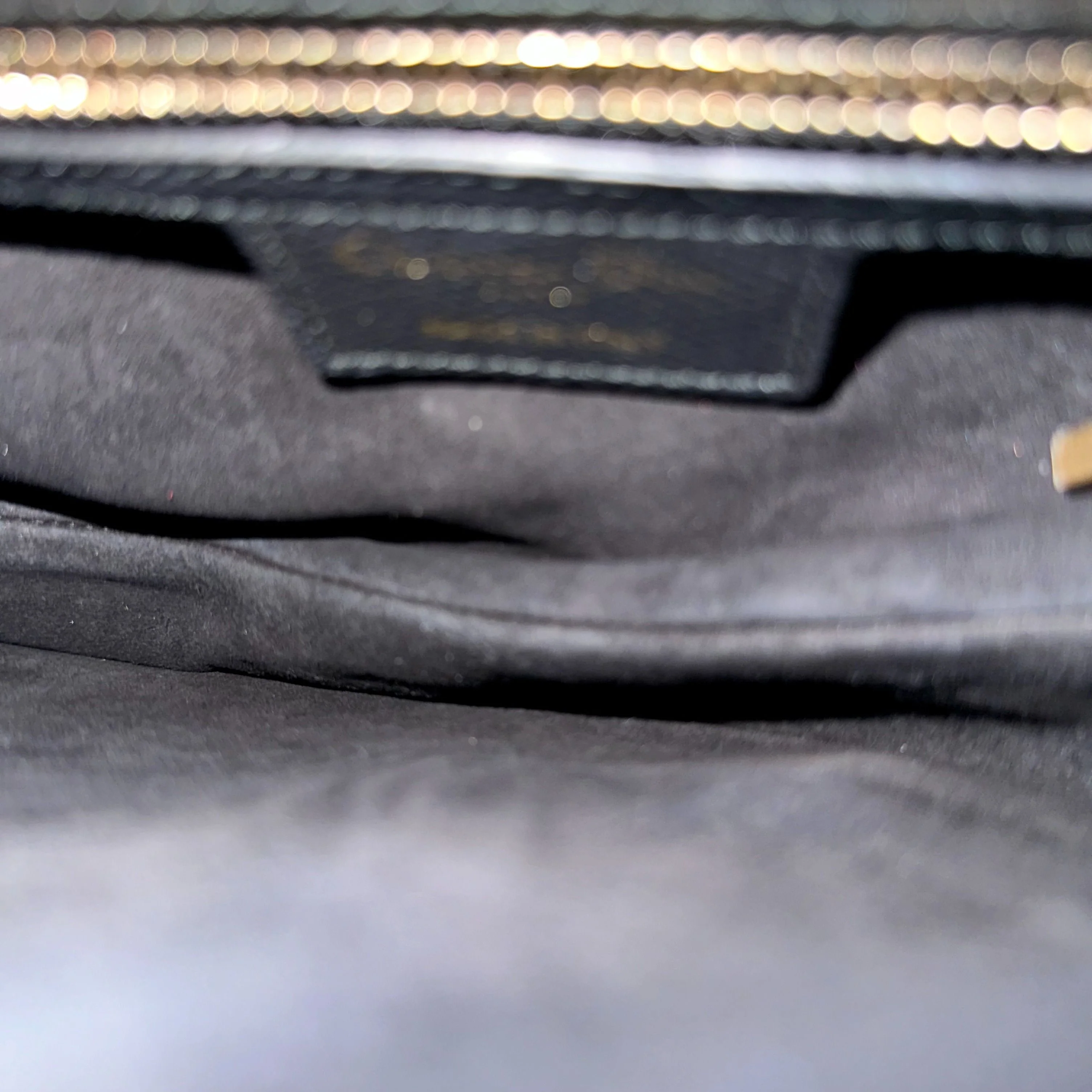 Saddle Medium Grained Calfskin Black GHW