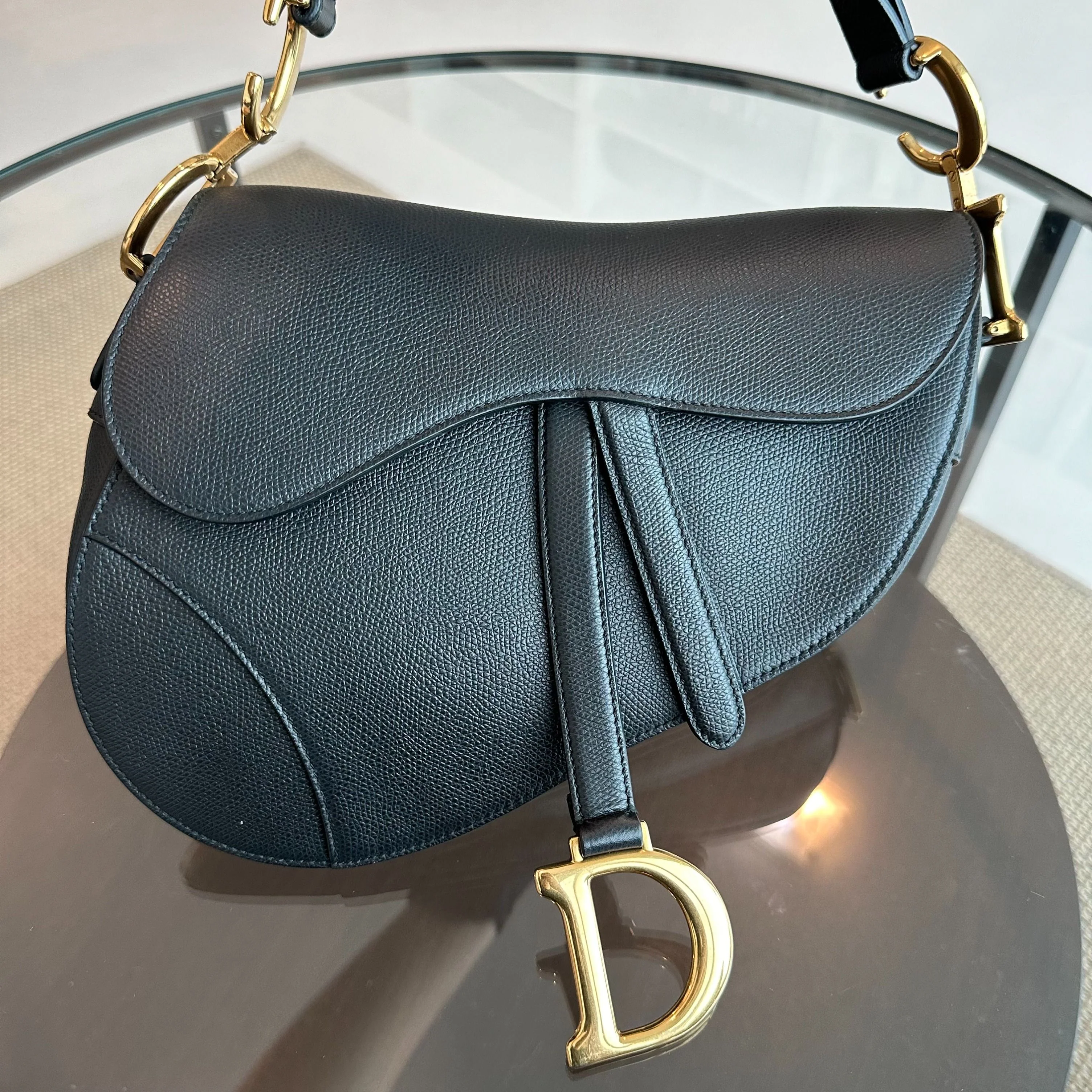 Saddle Medium Grained Calfskin Black GHW