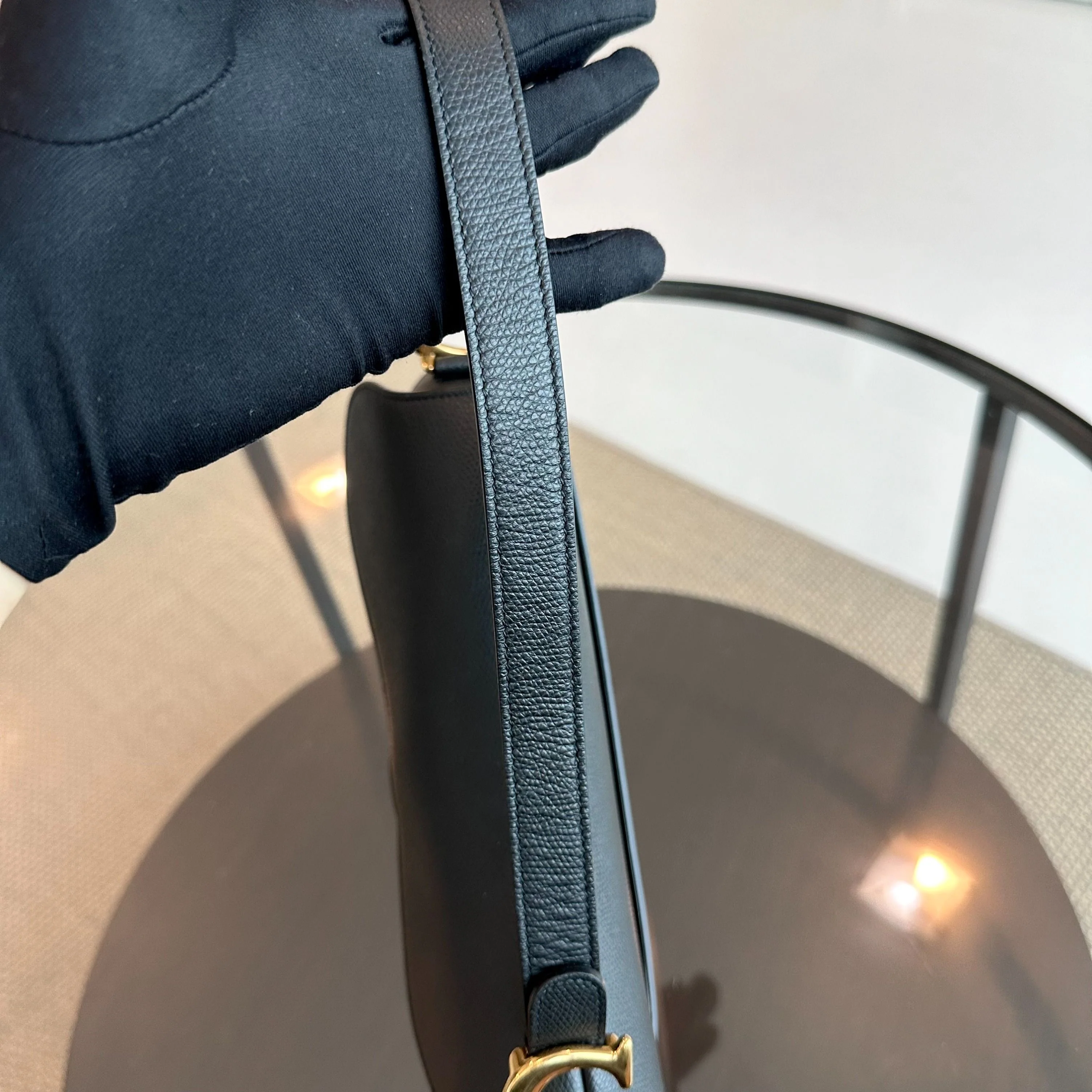 Saddle Medium Grained Calfskin Black GHW