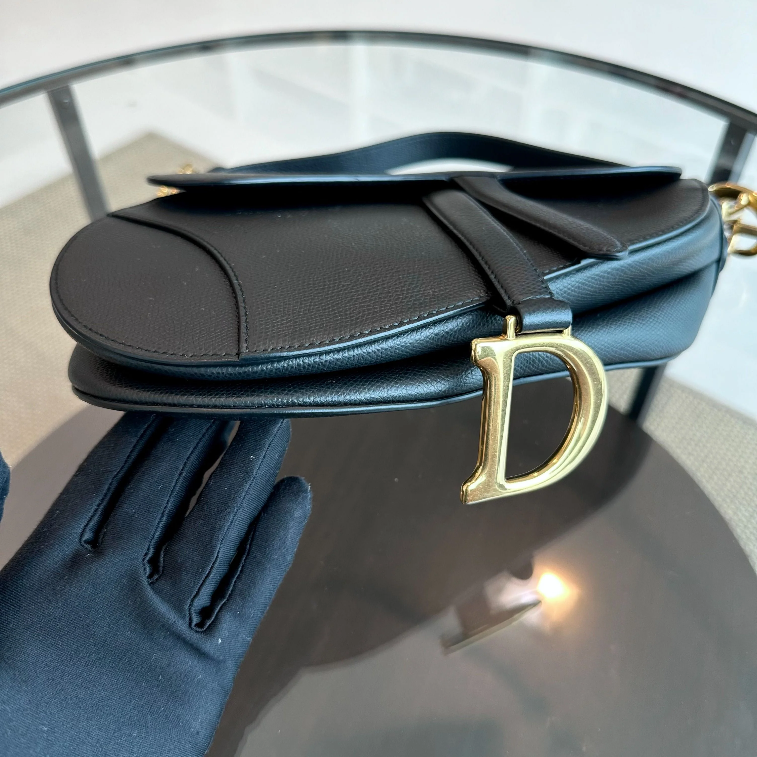 Saddle Medium Grained Calfskin Black GHW