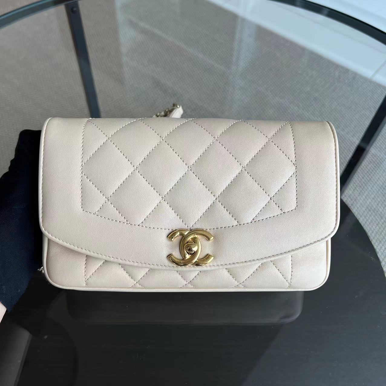 *Modern Reissue 2015* Chanel Diana Small 22CM Quilted Lambskin Beige Golden Hardware Series 20 - Best Luxury Designers