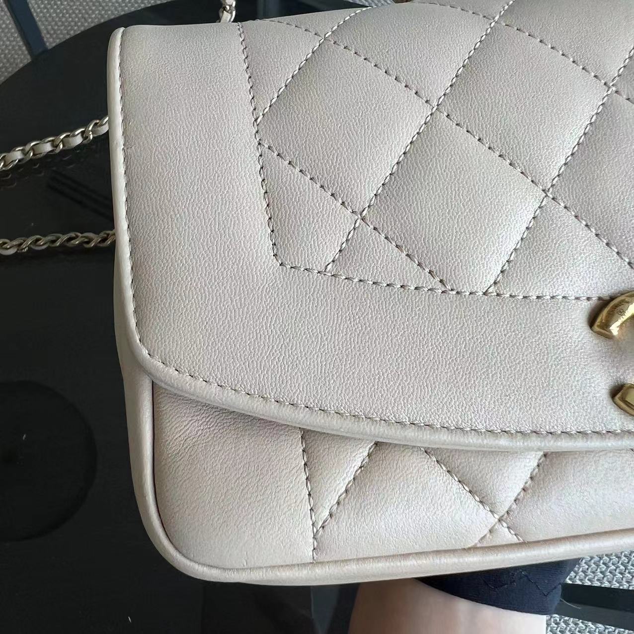 *Modern Reissue 2015* Chanel Diana Small 22CM Quilted Lambskin Beige Golden Hardware Series 20 - Best Luxury Designers