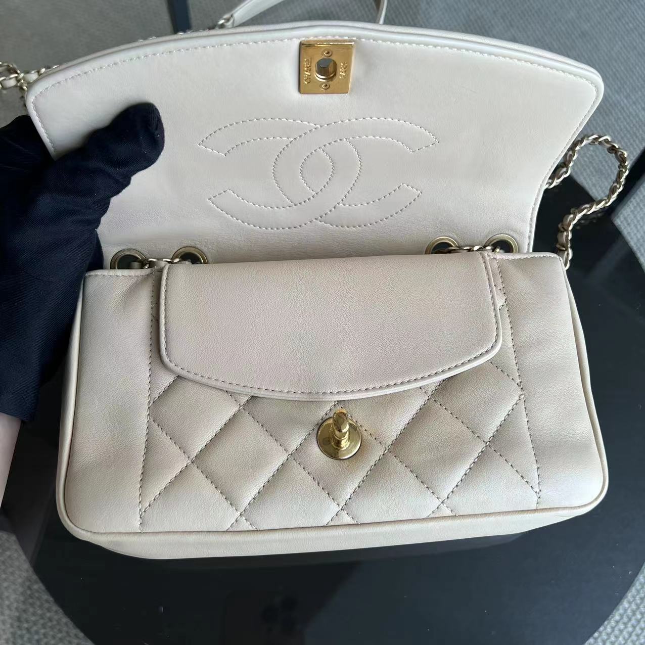 *Modern Reissue 2015* Chanel Diana Small 22CM Quilted Lambskin Beige Golden Hardware Series 20 - Best Luxury Designers